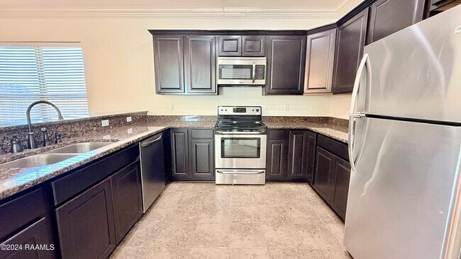Building Photo - 108 Valcour Pl