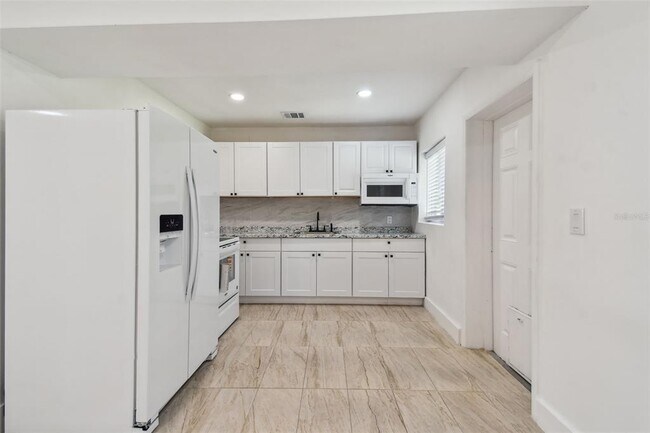 Building Photo - 910 43rd St W