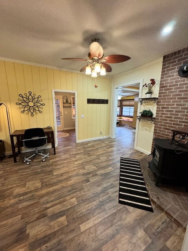 Building Photo - SHAS2352