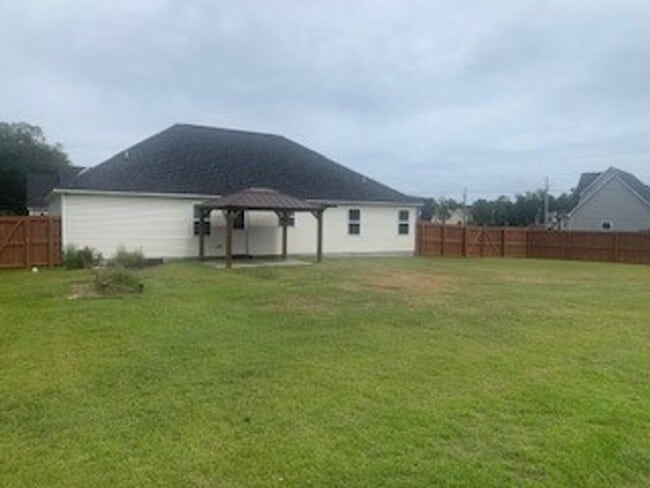 Building Photo - 200 Leeward Landing