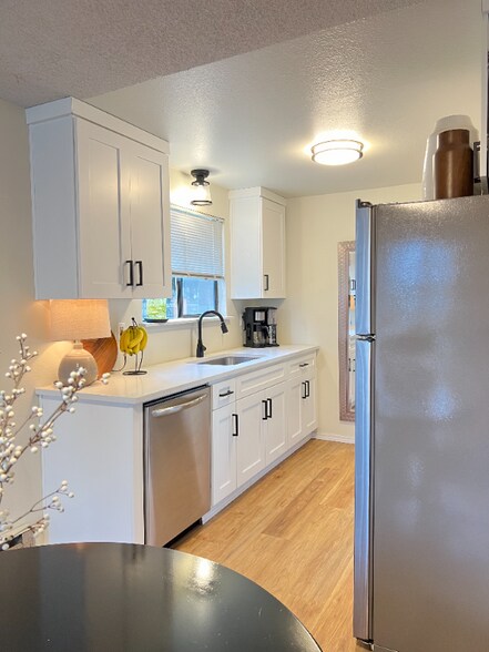 Building Photo - 10022 Farwest Dr SW