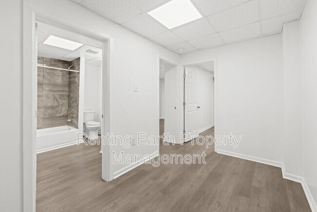 Building Photo - 1563 Martin Ave