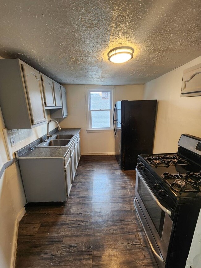 Building Photo - 3658 E 143rd St
