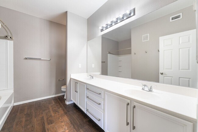 Building Photo - Remodeled 2-Bed, 2-Bath Second-Floor Unit ...