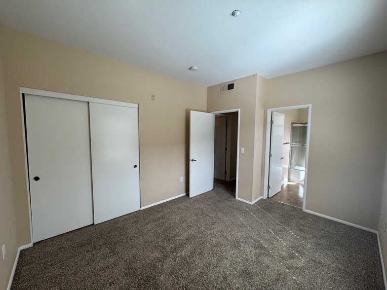 Building Photo - 144 City Limits Cir