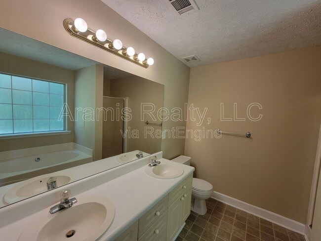 Building Photo - 735 Allen's Landing Dr SE