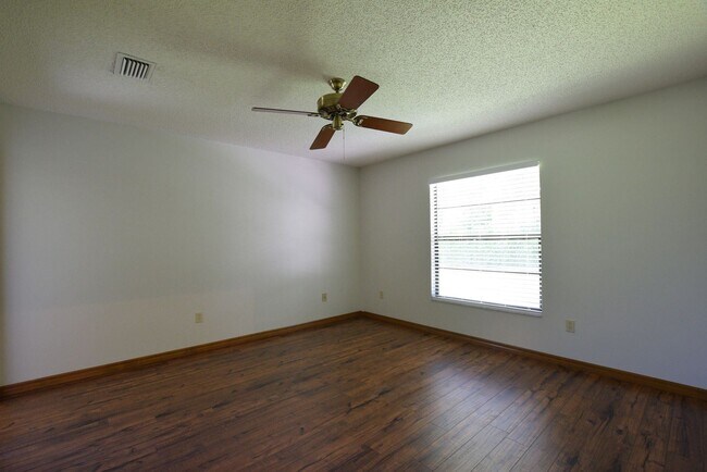 Building Photo - 3 br, 2 bath House - 236 Secret Way