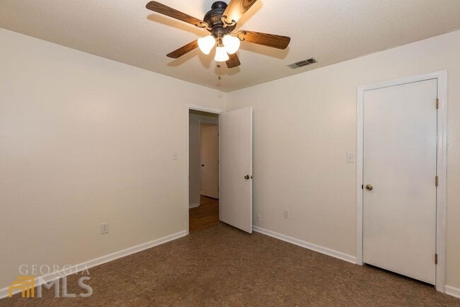 Building Photo - 404 E First St