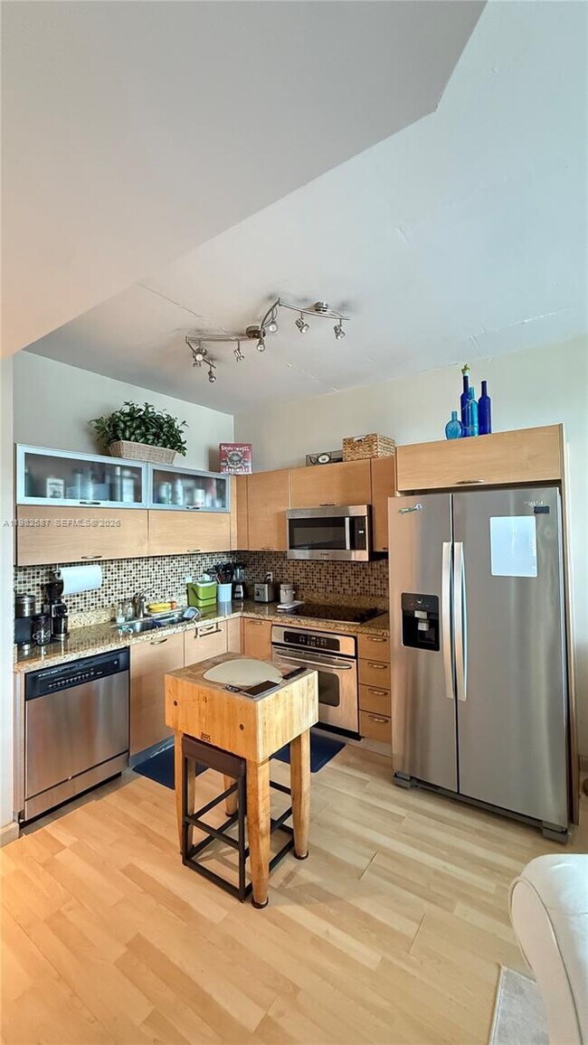 Building Photo - 3180 SW 22nd Terrace