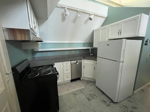 Building Photo - 410 N State St