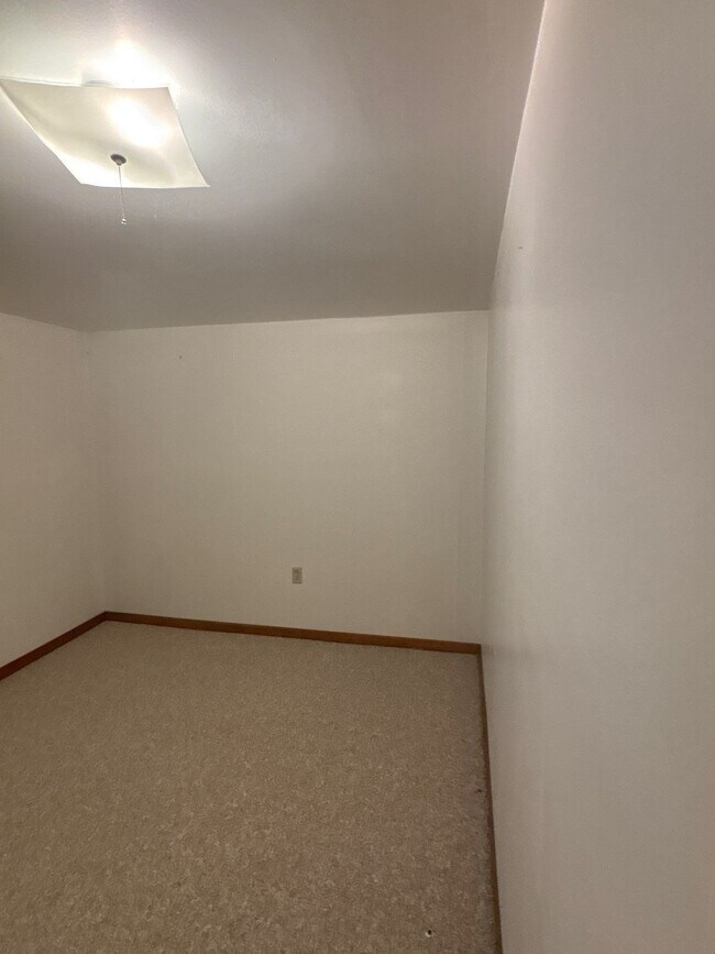 Building Photo - 1305 Abbeywood Rd