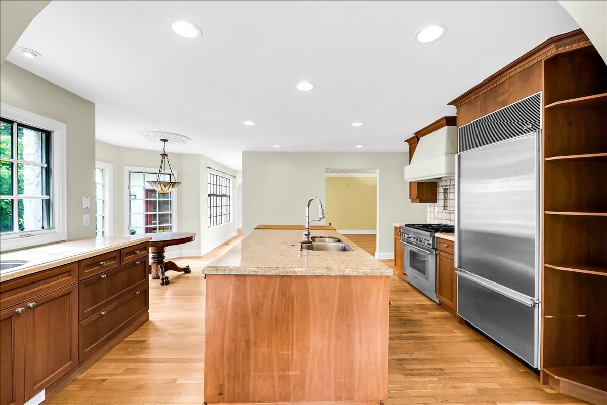 Building Photo - 455 Linden Rd