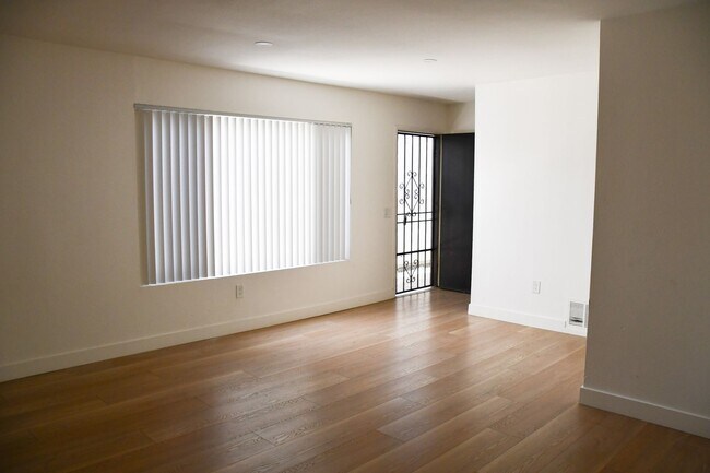 Building Photo - 994 Valencia St