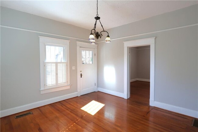 Building Photo - 217 Mountain View St