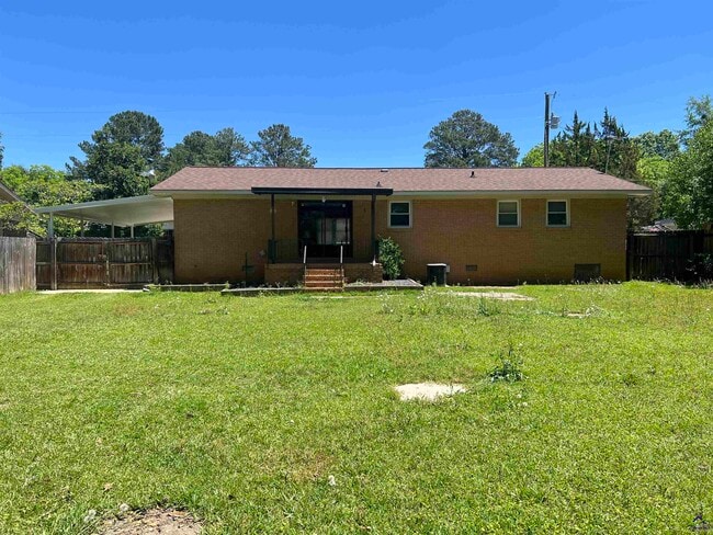 Building Photo - 211 Laverne Dr