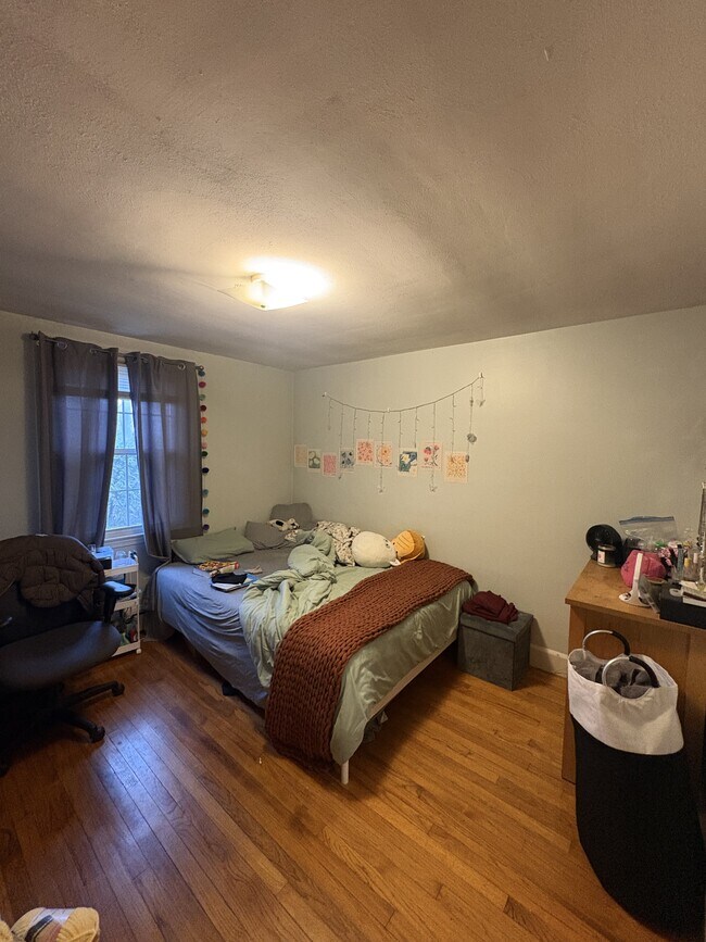 Building Photo - 525 E Pleasant St