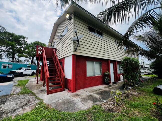 Building Photo - 2655 SE Carroll St