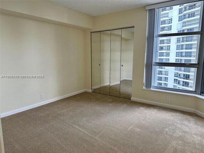 Building Photo - 19101 NE 36th Pl