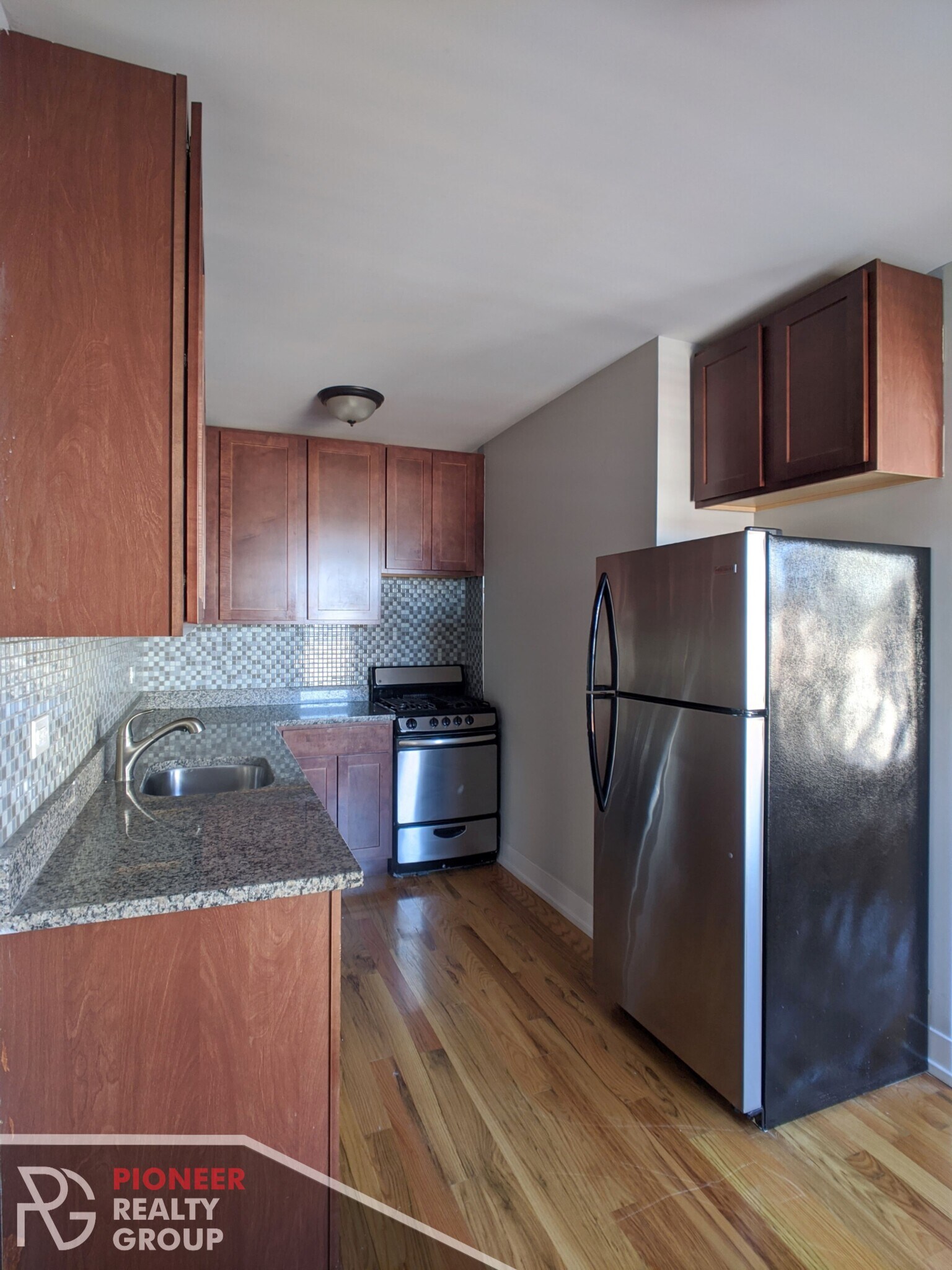 Building Photo - 556 W Arlington Pl