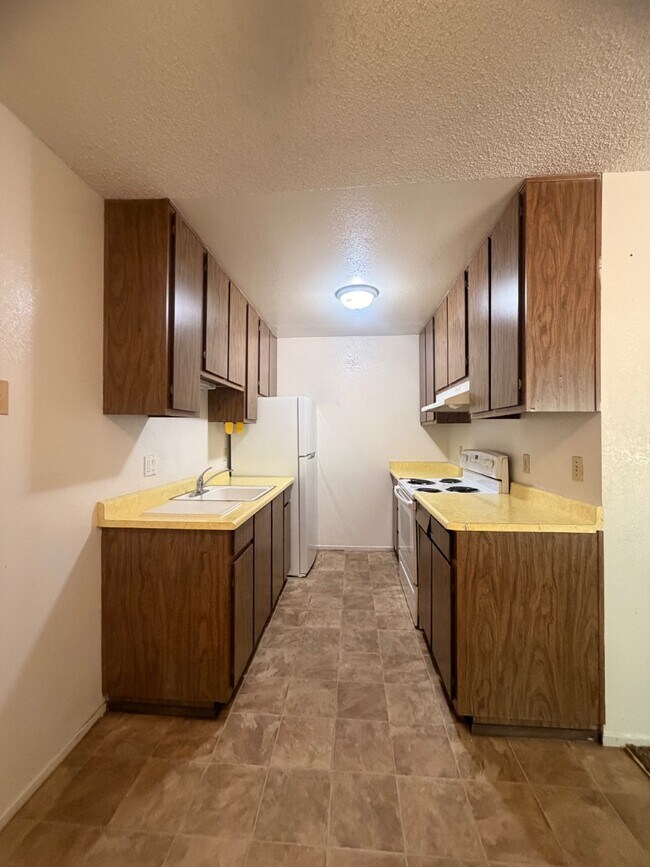Building Photo - 670 Via Montanosa