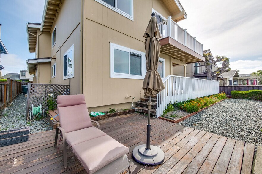 Building Photo - 255 Shearwater Is