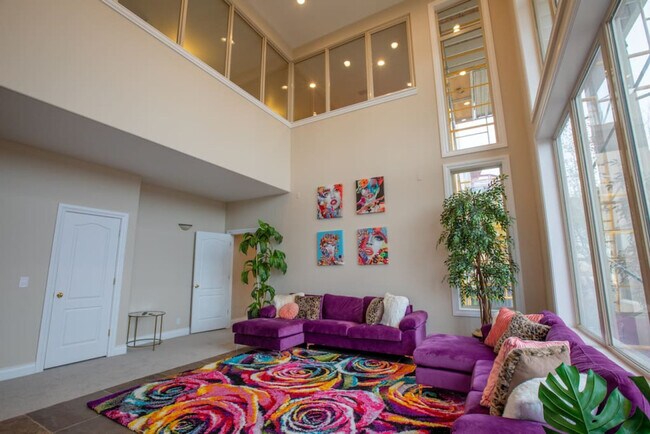 Building Photo - 678 Scenic Hills Dr