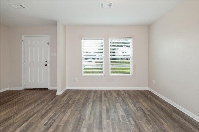 Building Photo - 15621 Briar Forest Dr