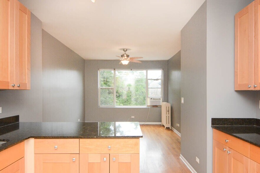 Building Photo - 1421 W Jonquil Terrace