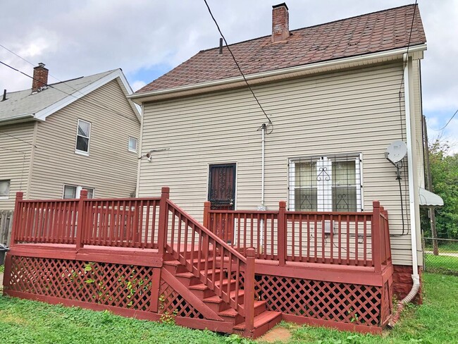 Primary Photo - 2 Bed 1 Bath Single Family Home in the Bea...