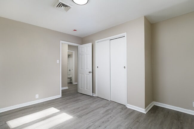 Building Photo - 9204 Huiskamp Ave