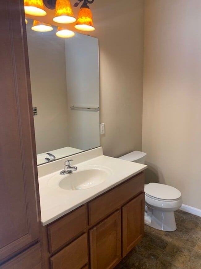 Building Photo - Beautiful Condo!
