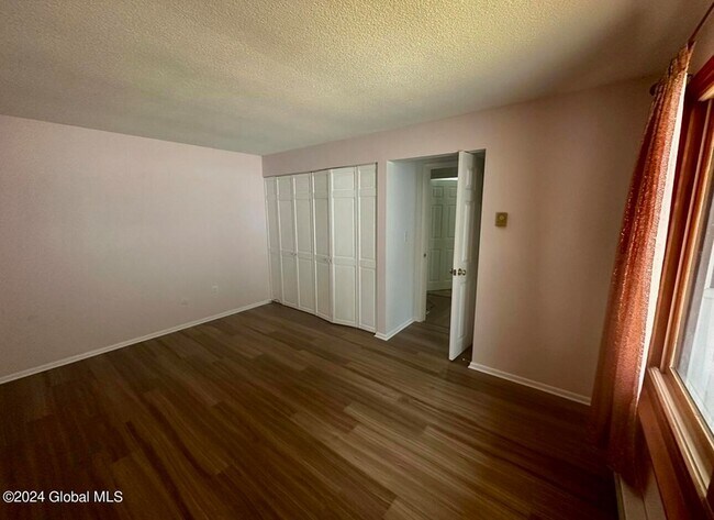 Building Photo - 9 Donna Lynn Dr