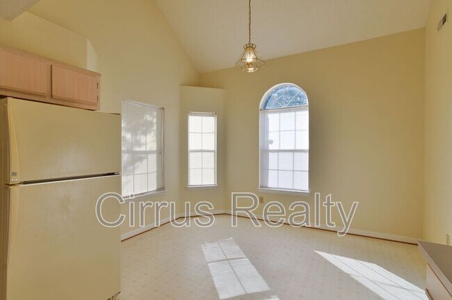 Building Photo - 381 Westview Dr