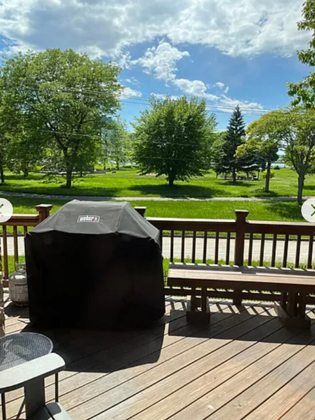 Building Photo - Spectacular 2 Bedroom Waterfront Townhome ...