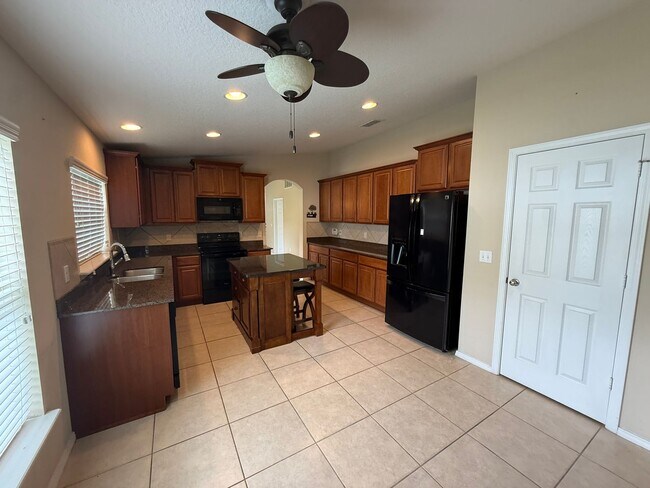 Building Photo - 3067 Santa Marcos Dr