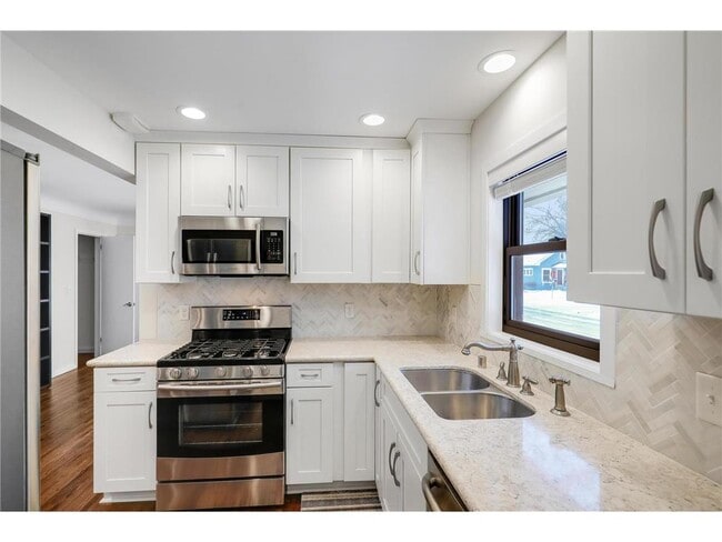 Building Photo - 5101 Zenith Ave S