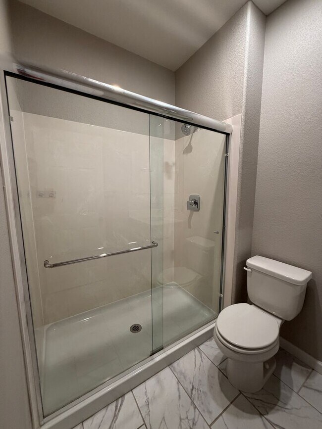 Building Photo - 700 Apricot Cir