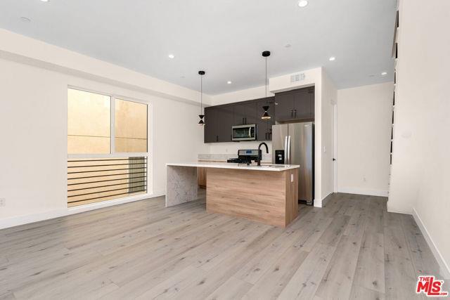 Building Photo - 15328 Weddington St