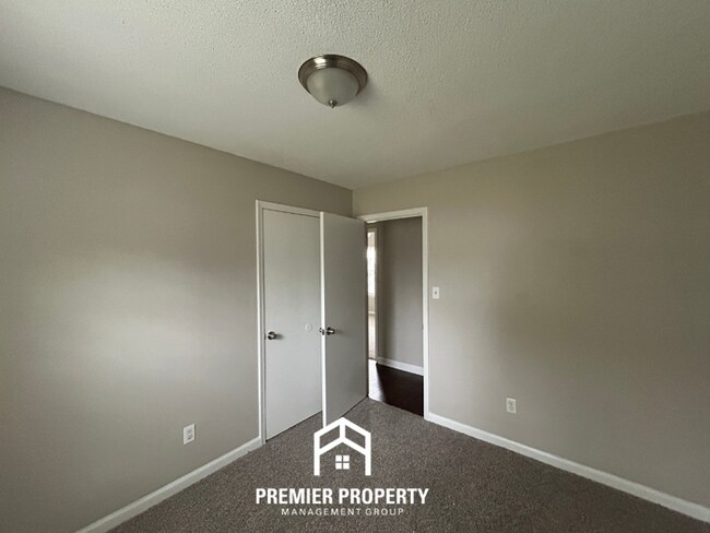 Building Photo - 10075 Yates Dr