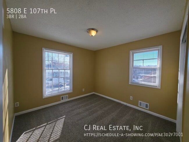 Building Photo - 5808 E 107th Pl