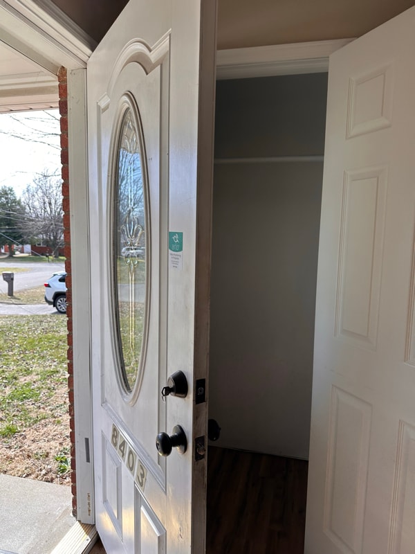 Building Photo - 8403 Robin Hill Dr