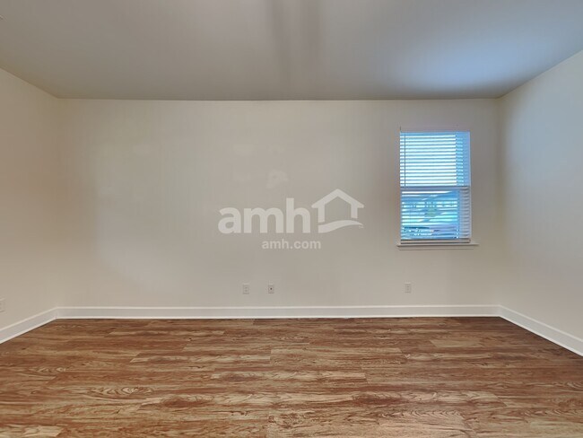 Building Photo - 3110 Esquire Dr