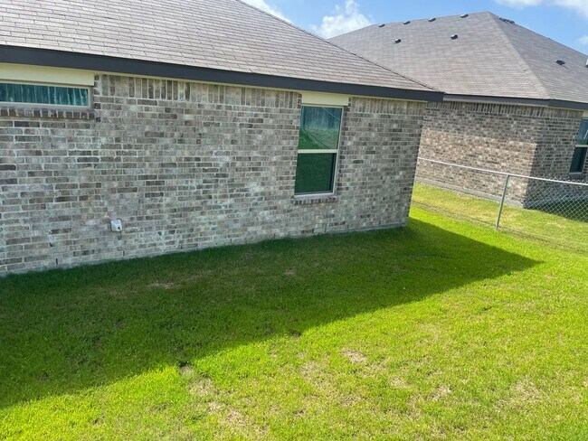 Building Photo - 2409 Alterman Dr