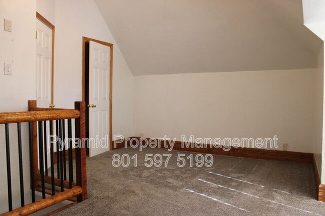 Building Photo - 489 E Center St