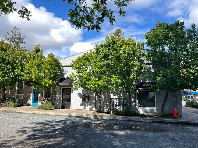 Building Photo - 225 N Cloverdale Blvd