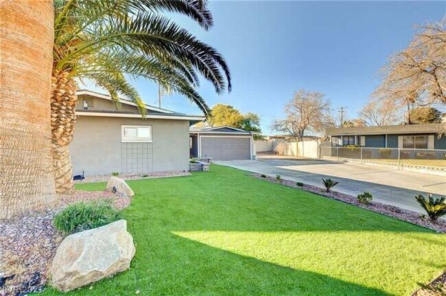 Building Photo - 4044 Pepe Cir