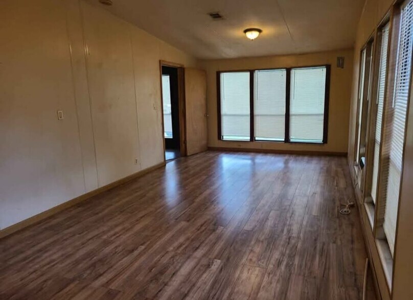 Building Photo - 6532 Mangrove Dr