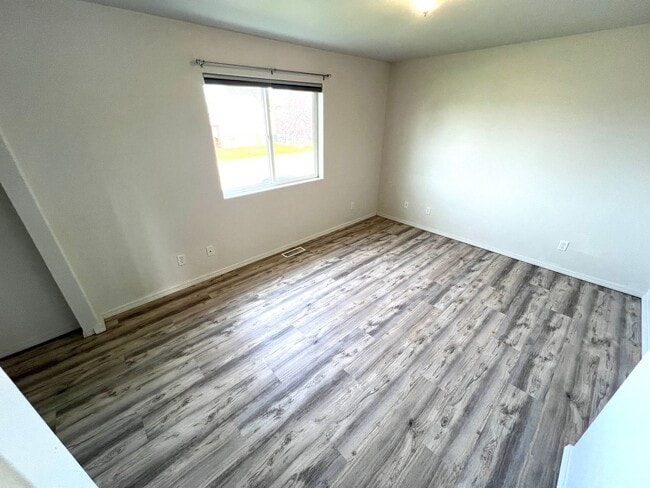 Building Photo - Pet Friendly 4 Bed 2 Bath Single Family Home W/ Fully Fenced Yard, Double Car Garage Located in E...