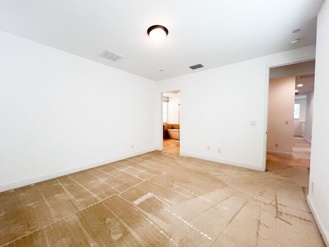 Building Photo - Spacious 4 Bd 3 Bath Home in Elk Grove