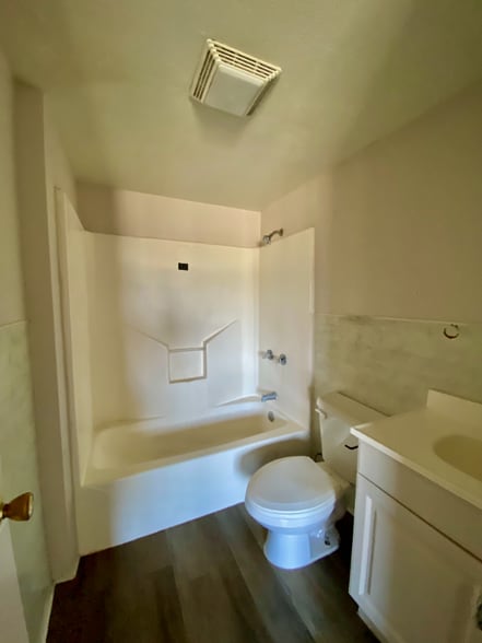 Building Photo - 415 Jasmine Ln